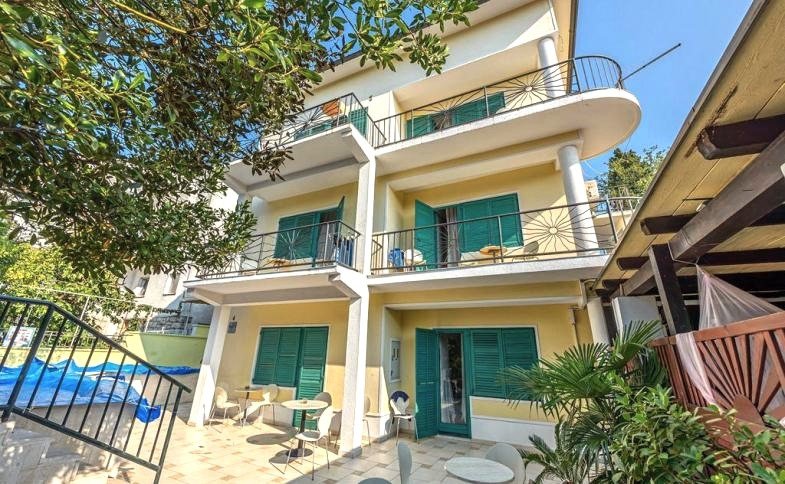 Gemütliches Mini-Hotel mit Restaurant und Pool, nur 100 m vom Meer entfernt – Crikvenica Gemütliches Mini-Hotel mit Restaurant und Pool, nur 100 m vom Meer entfernt – Crikvenica