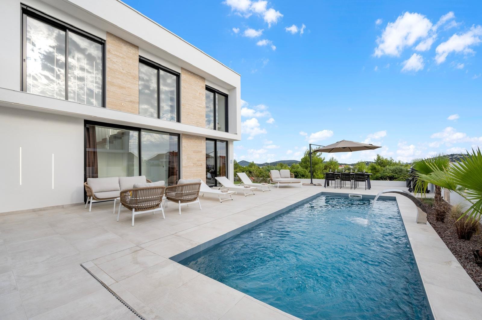 Moderne Luxusvilla mit Pool und Meerblick in Tribunj Moderne Luxusvilla mit Pool und Meerblick in Tribunj