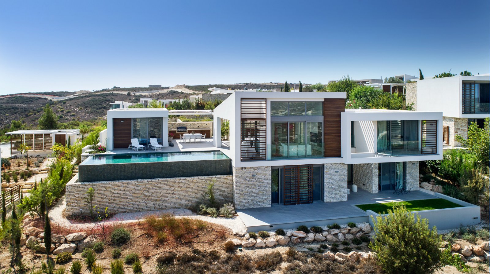 Luxuriöse Villa mit großem Grundstück und Pool am Golfplatz mit Meerblick Luxuriöse Villa mit großem Grundstück und Pool am Golfplatz mit Meerblick