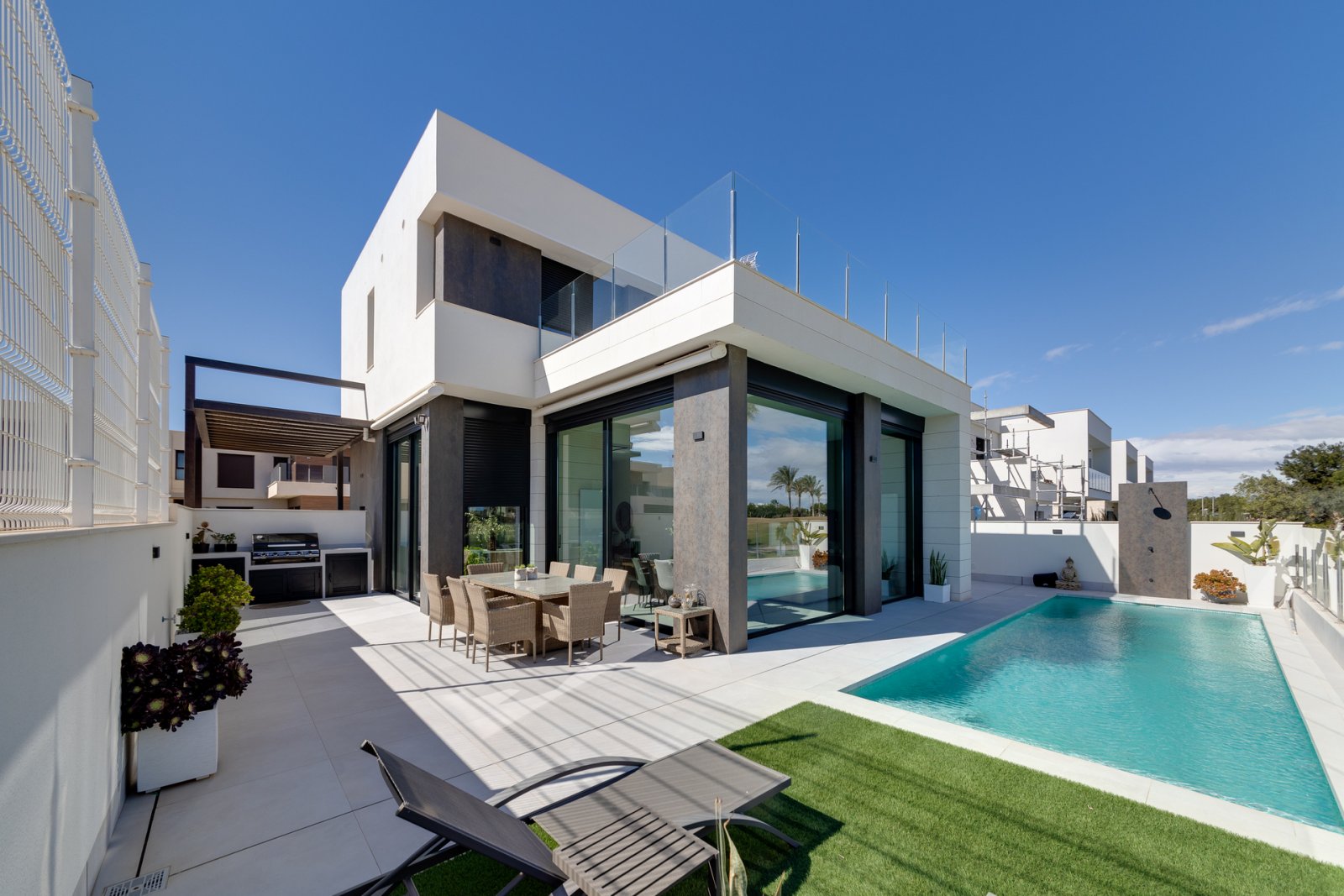 Modernes Einfamilienhaus mit Pool und Garten, in der Nähe des Golfplatzes Pilar de la Horadada Modernes Einfamilienhaus mit Pool und Garten, in der Nähe des Golfplatzes Pilar de la Horadada