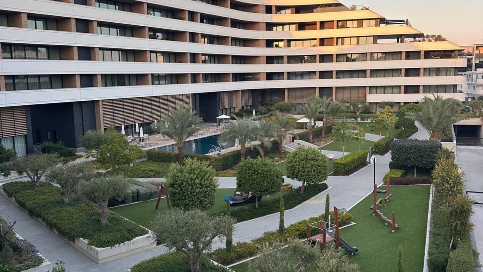 Stilvolles Apartment mit vier Schlafzimmern, nur wenige Schritte vom Strand (Potamos Germasogeia) in Limassol entfernt Stilvolles Apartment mit vier Schlafzimmern, nur wenige Schritte vom Strand (Potamos Germasogeia) in Limassol entfernt