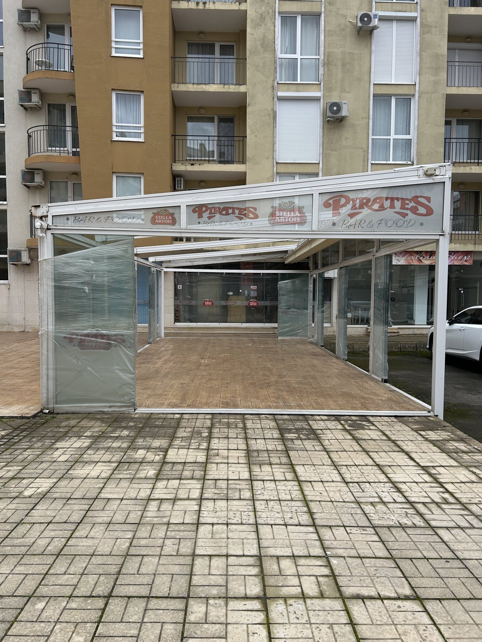 Operating Restaurant with Summer Terrace in Sunny Beach – No Commission Operating Restaurant with Summer Terrace in Sunny Beach – No Commission