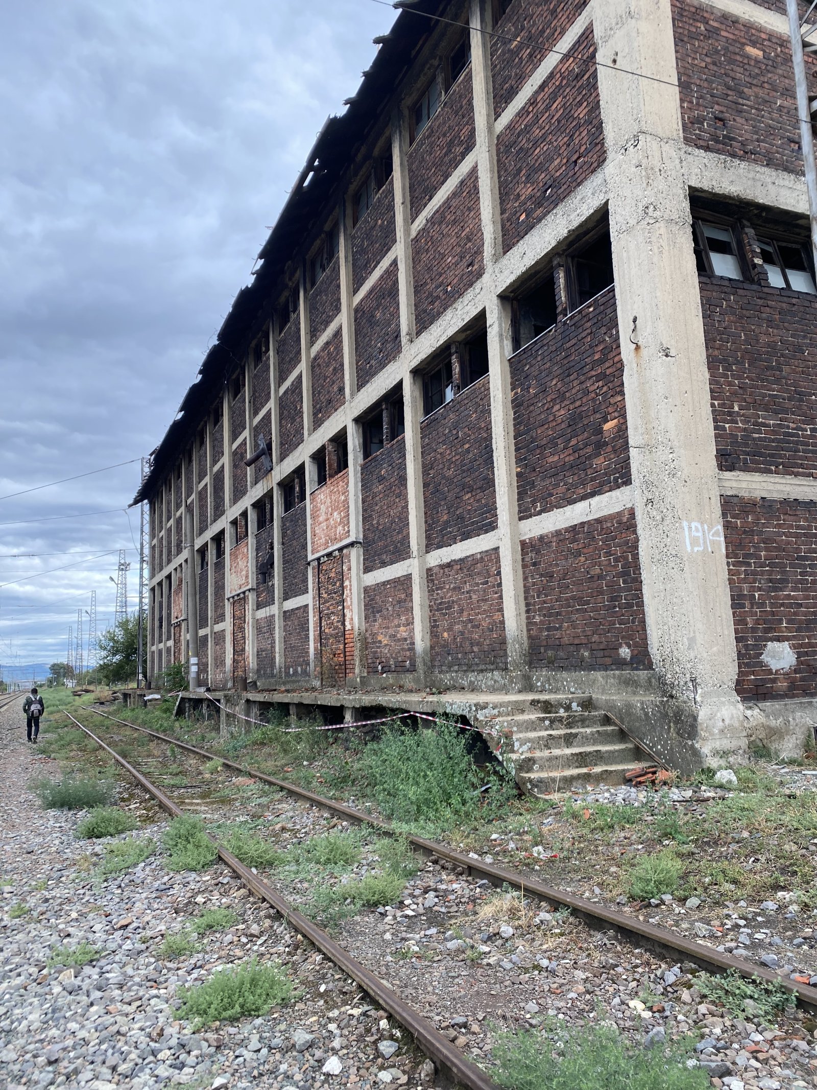 Lager / Gebäude in der Region des Bahnhofs von Karnobat mit eigenem Bahngleis Lager / Gebäude in der Region des Bahnhofs von Karnobat mit eigenem Bahngleis